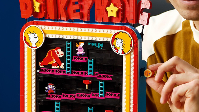 Lego’s Donkey Kong arcade machine lets Mario jump endless barrels — Miyamoto is reportedly happy