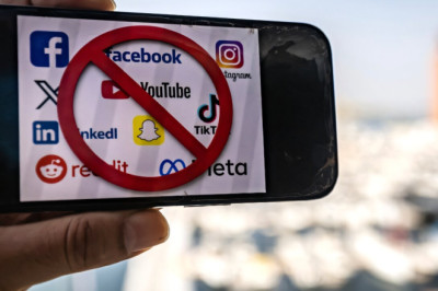 Mulling ban, EU gets expert verdict on social media for children