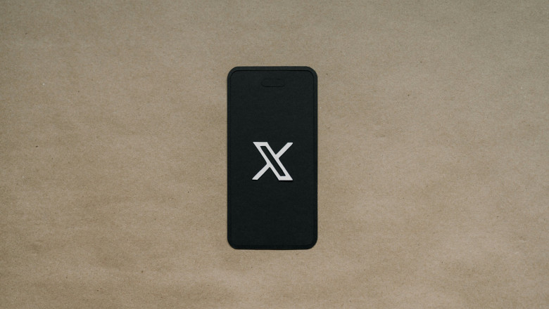 X adds banking in 'everything app' push