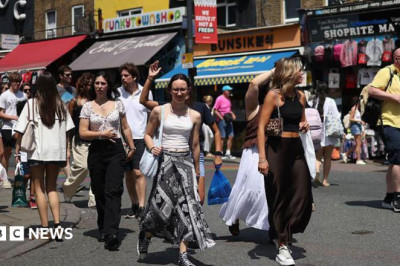UK economy grows between April and June but experts warn of challenges in coming months